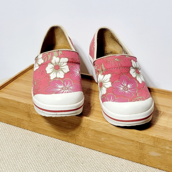 Dansko Vegan Volley Women's Clog Pink White & Cream Floral EU 37 (US 6.5 - 7) - Picture 2 of 9